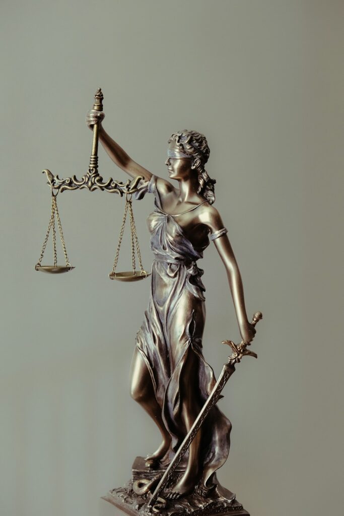 Justice statue holding scales to represent the qualities of top child support lawyers in Colorado